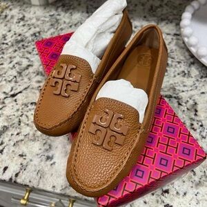 Tory Burch Lowell 2 Driver. Size 6. brand new. Retail is $265
